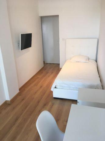 Bedrooms In Modern Guest House Almada Kültér fotó