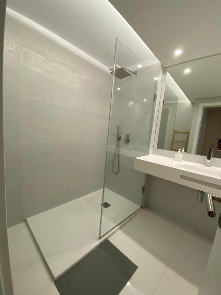 Bedrooms In Modern Guest House Almada Kültér fotó