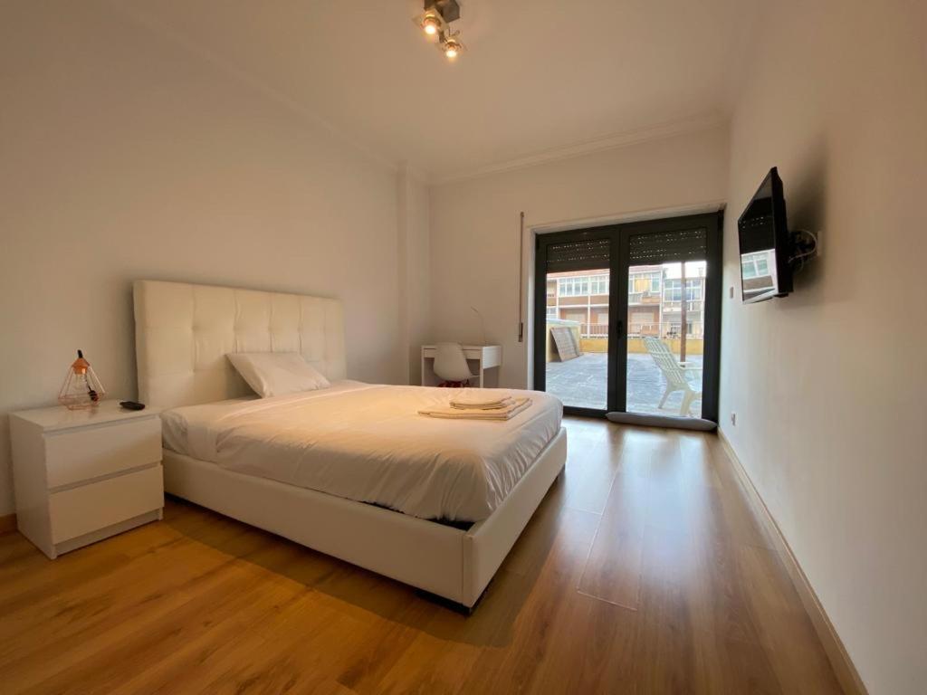 Bedrooms In Modern Guest House Almada Kültér fotó